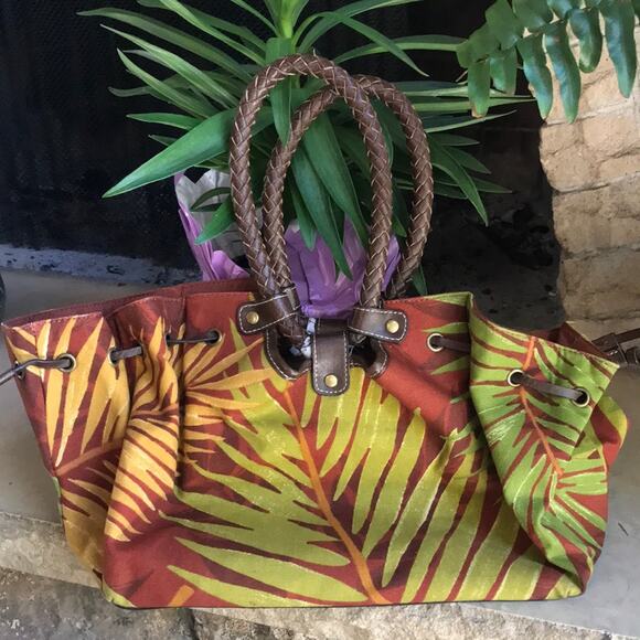Relic Leaf Print Cinched Snap Closure Green Red  Handbag with Removable Strap - Picture 1 of 7